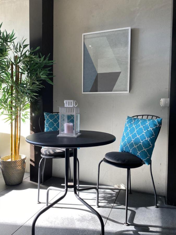 Midnight Luxe 1Br 1Bath Apartment 104 In The Heart Of Braddon Pool Sauna Secure Parking Wine Wifi Canberra Exterior foto