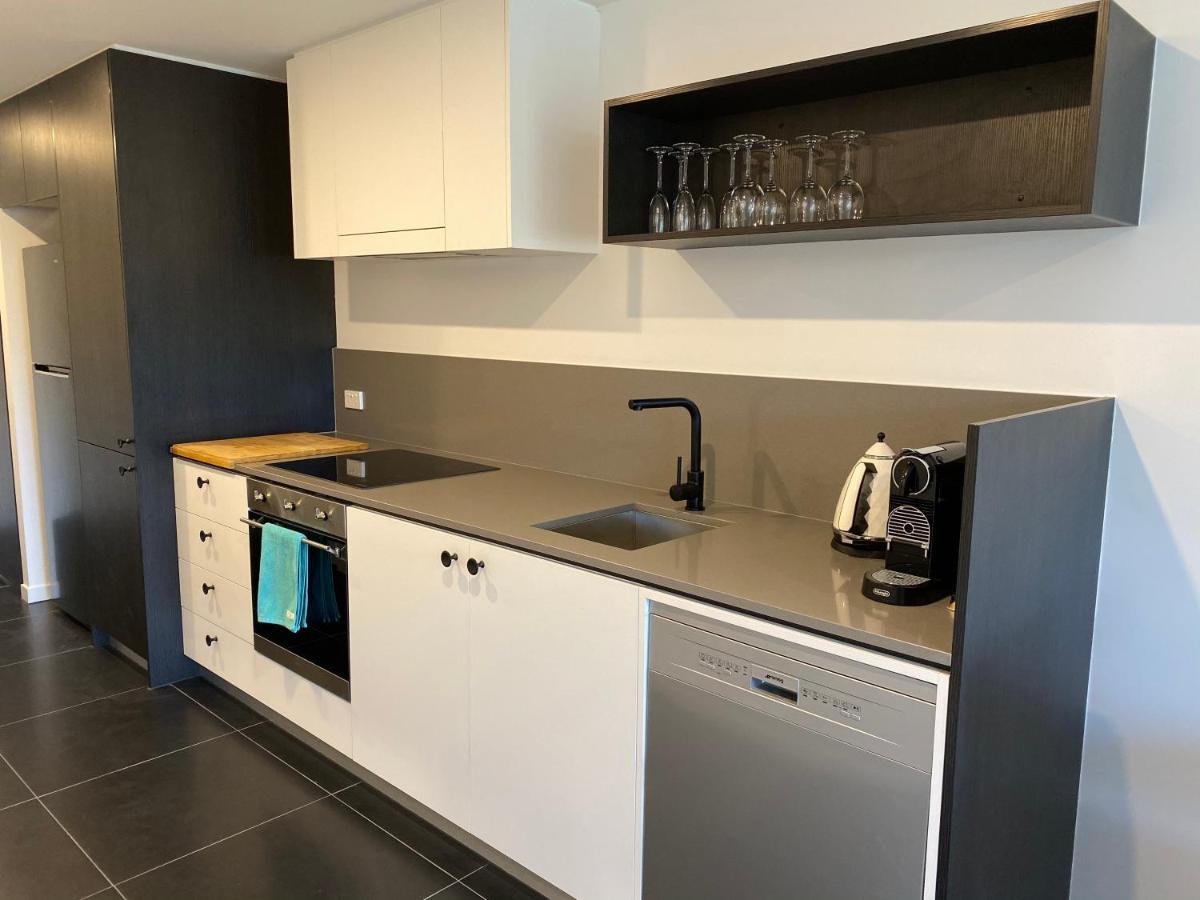 Midnight Luxe 1Br 1Bath Apartment 104 In The Heart Of Braddon Pool Sauna Secure Parking Wine Wifi Canberra Exterior foto