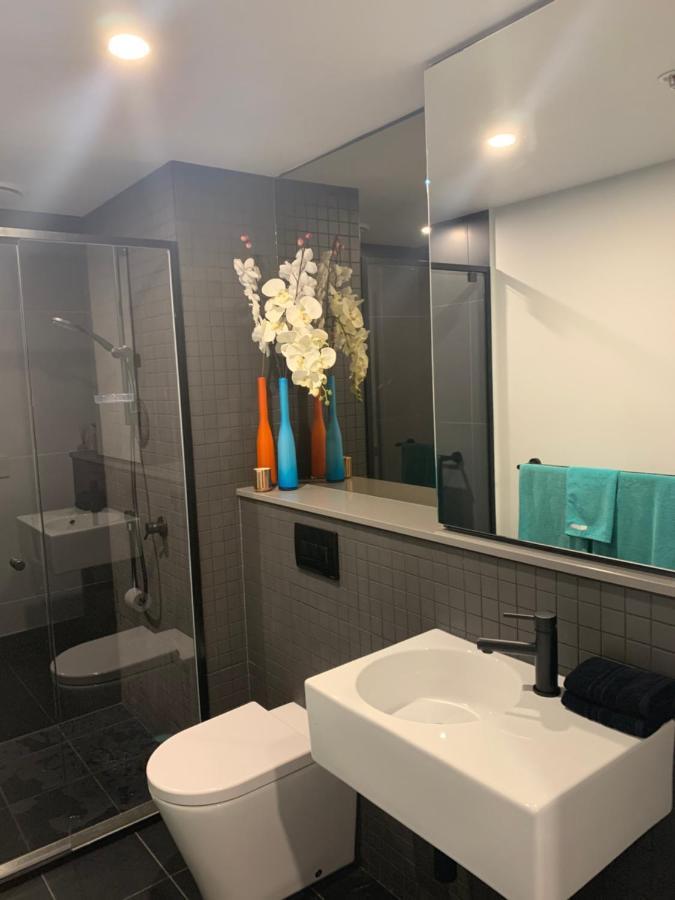 Midnight Luxe 1Br 1Bath Apartment 104 In The Heart Of Braddon Pool Sauna Secure Parking Wine Wifi Canberra Exterior foto
